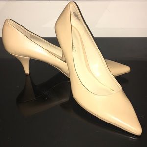 Nine West Tan/Cream Pumps- Size 10- NWOT